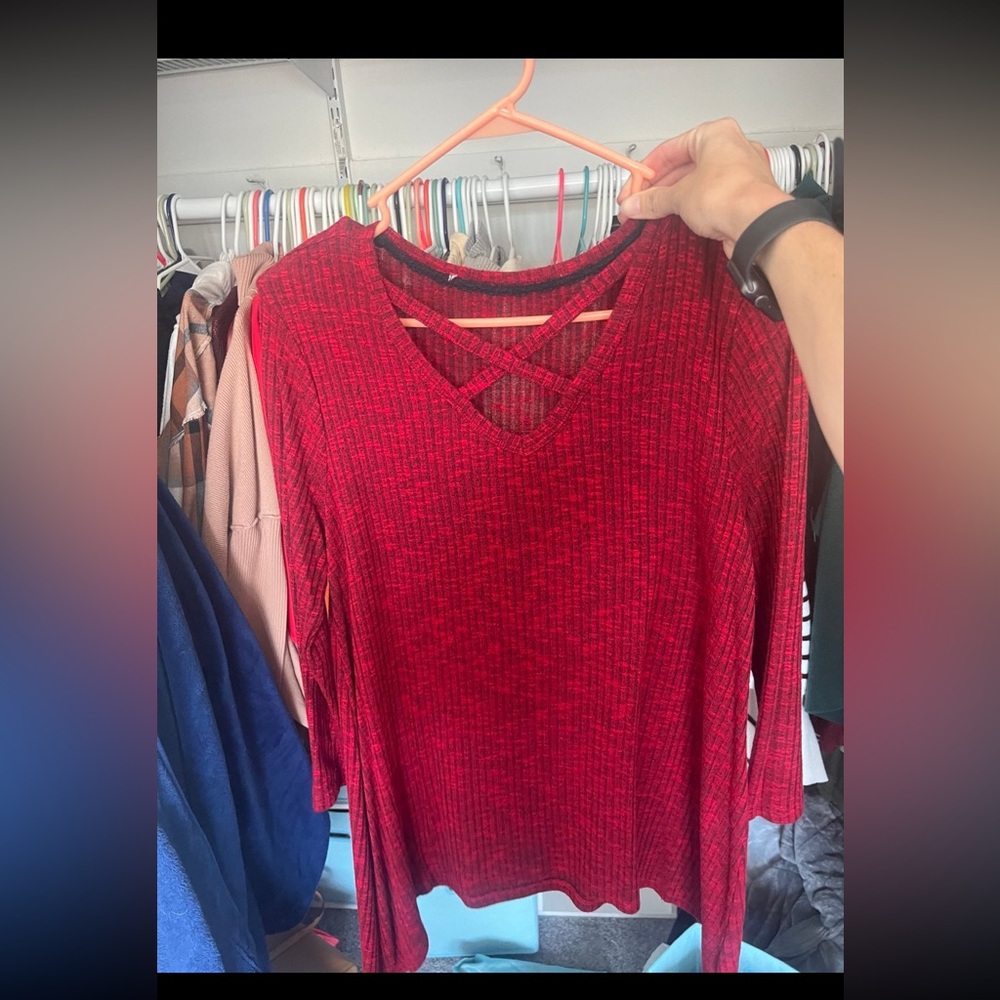 Quarter length sleeve  ribbed shirt in medium